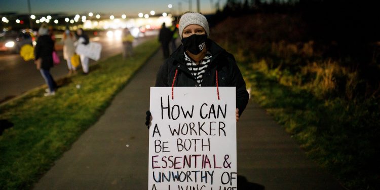 18,000 call for Premier Higgs to resign