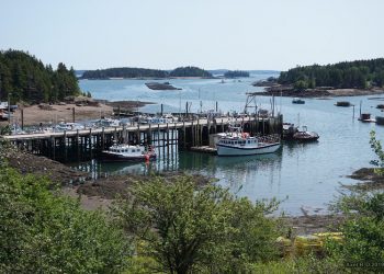 Post office closure plan for Deer Island opposed by leaders