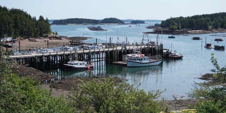 Post office closure plan for Deer Island opposed by leaders