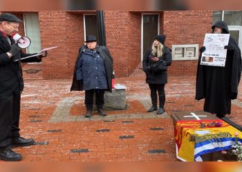 Mock funeral held to mourn death of rental control in New Brunswick [video]